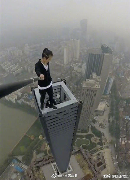 高空挑战第一人失手坠楼 警方:系11月8日高坠