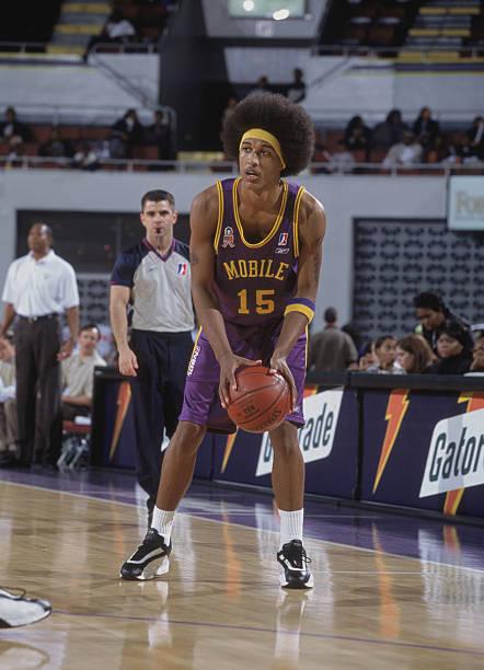 哈林篮球队走出的超级扣将-贾马里奥·穆恩