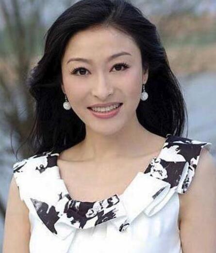 曾是湖南台一姐,当红时甩掉汪涵嫁入豪门,今仍貌美却被人遗忘