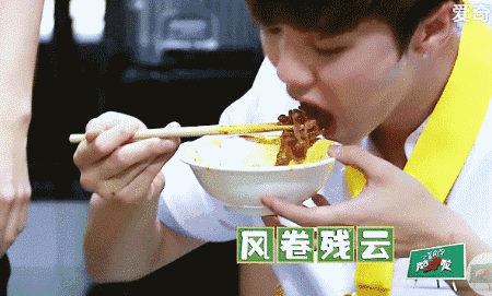 刘诗诗不会用筷子?那鹿晗,张艺兴夹菜姿势就更奇怪了.