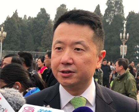 2018两会来了| 政协委员纵论"高质量发展"|中国经济周刊|两会|张水波