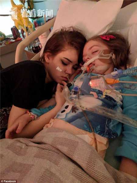 本周一,帕克在"脸谱"上写道,她的女儿现在还活着,脉搏仍强劲有力,重要