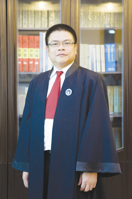 徐向辉扎根基层普法17年从未停歇