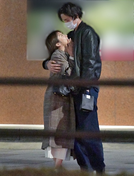 有实锤福士苍汰恋情曝光街上大方拥抱大3岁女友