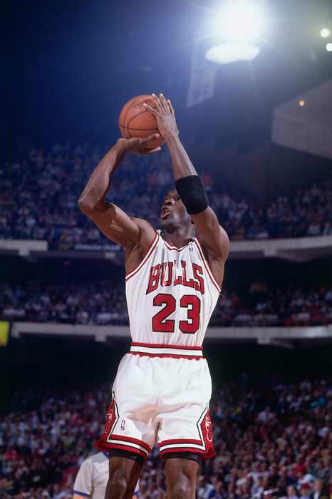 在nba里谁的投篮动作最标准,乔丹,詹姆斯,科比,库里吗?