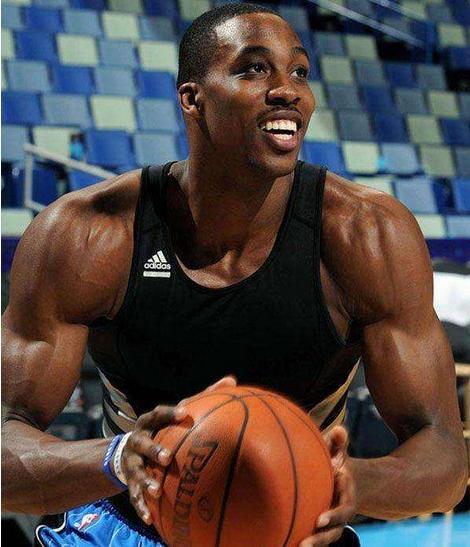 卡尔马龙:马龙是nba史上著名的常青树,他拥有近乎完美的身材,每一块