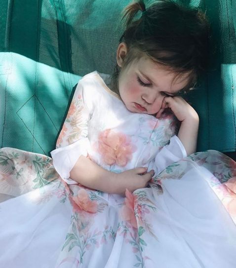 可她现在已经是一个十足的小网红了,一不小心火到了全球mila是一位