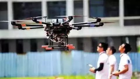 揭秘操作无人机的「飞手」们，有多酷就有多苦 | 这个职业不太冷|无人机|京东|飞控_新浪科技_新浪网