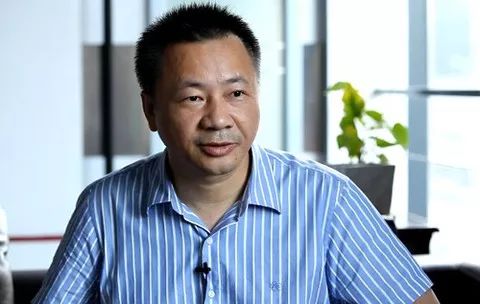 吴长江,胡永宏,杜刚,均为重庆人,高中同窗.