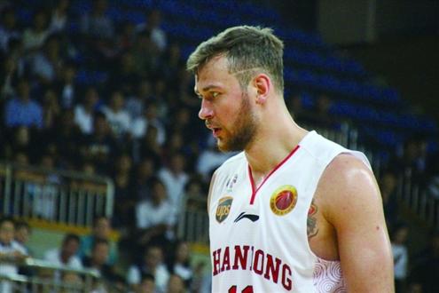 2%三分球55.6% 莫泰:投篮准因我自信