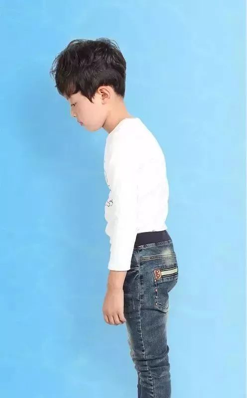 驼背畸形对宝宝的记忆力和智力发育造成不利影响如果枕头内材结构,软