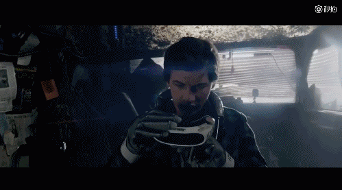 斯皮尔伯格新片打造未来世界,"镭射眼"为夺巨额遗产玩赛车