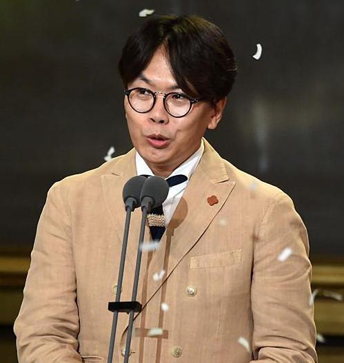 《无限挑战》打造成了韩国人气最高的电视节目,而最近有传闻金泰浩将