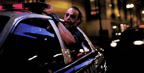 也是那一年,《钢铁侠》开始造盔甲,小丑在哥谭市玩弄警察,《功夫熊猫