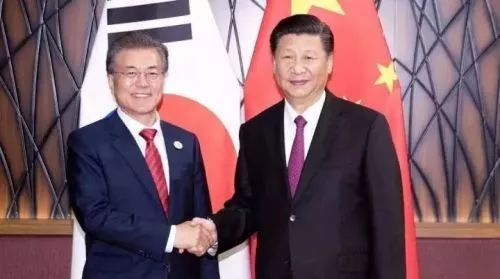 ▲11月11日,国家主席习近平在越南岘港会见韩国总统文在寅。