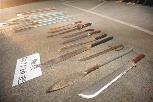 气动力枪支,仿真枪,弓弩,管制刀具,斧头,作案钢管.场面超震撼!