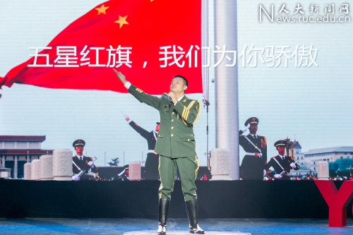 彭凯作为天安门国旗护卫队的成员,通过讲述他参与三千余场次升旗仪式