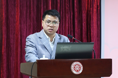 公寓服务中心召开2017年度工作总结表彰会