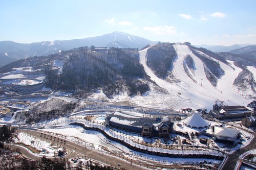 位于韩国首尔东北方向180公里的韩国平昌郡,65%的地区均为海拔达700米