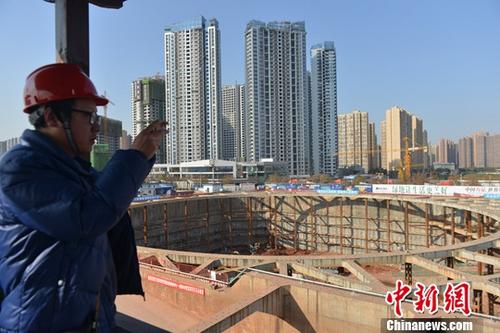 昆明限购令:昆明出台房屋“限购令”:部分区域实行3年限售 图为一在建房产项目。(资料图)中新社记者 张浪 摄