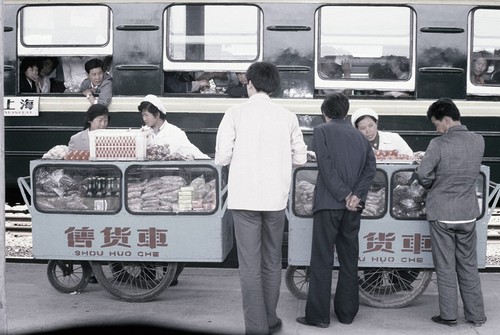 上世纪90年代,伴随着南下经商的人潮,董泽刚又成了济南至深圳k1281次