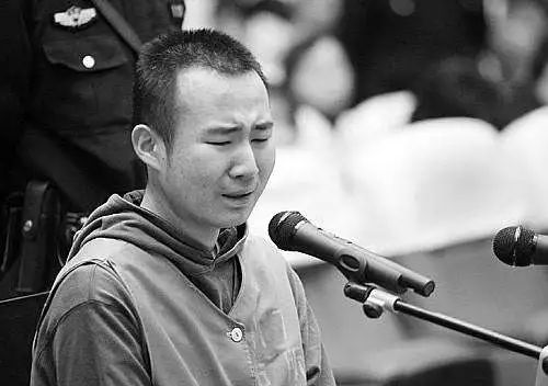 陈世峰:骨子里自卑,扭曲的自尊和骄傲