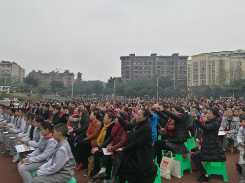 互动式演出反响浓 "六进"文艺宣传活动走进永川区卧龙中学