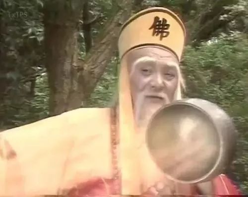 他曾因饰演《新白娘子传奇》中的"法海"一角而广为人知.