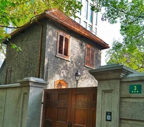 宝庆路3号是上海市中心少数拥有大面积花园的花园洋房.