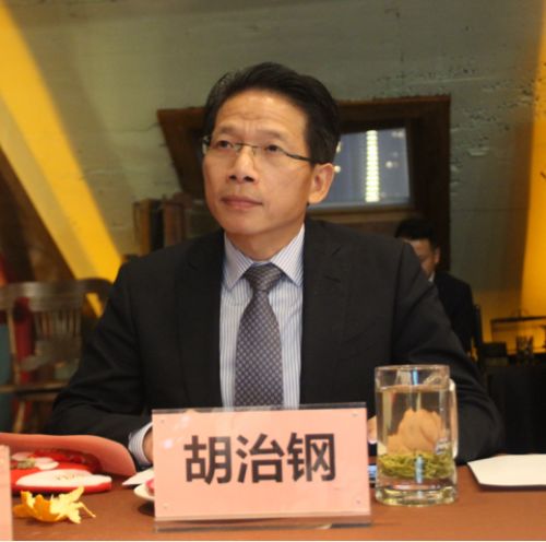 1湖南省住建厅建筑节能与科技处处长 何小兵:2017年装配式在全国是大