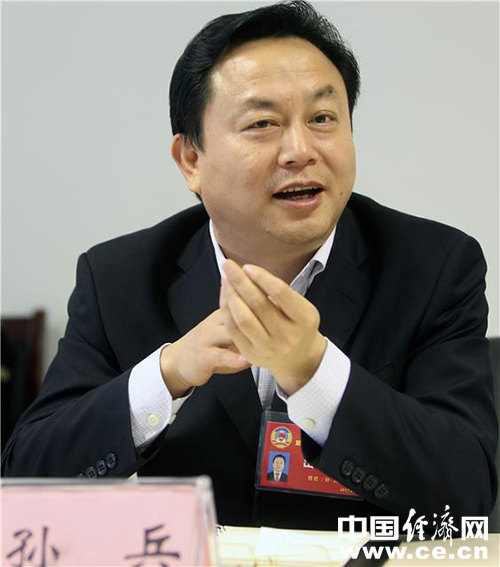 全国人大代表,湖北荆门市委副书记,市长孙兵 经济日报-中国经济网记者