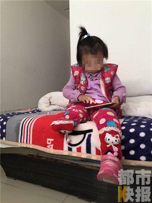 心酸!汉中一3岁女童路边出车祸右腿被截肢
