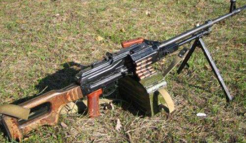 文|前沿阵地 提起80式机枪相信不少当过兵的人都会感慨万千,而在国际