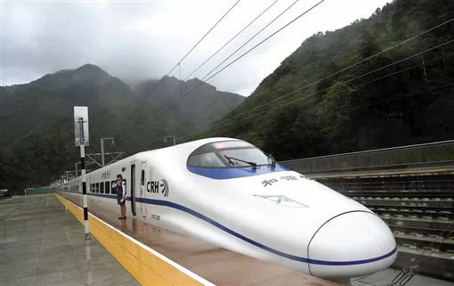 资料图公告显示,自1月25日起,增开广州南—成都东d1802次,d1806/7次,d