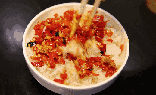 中山路这家店很变态用辣椒拌饭