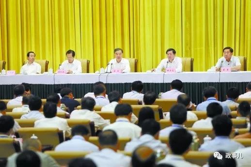 江ze民:国务院副秘书长江泽林入列地方政协委员(图) 左二为江泽林