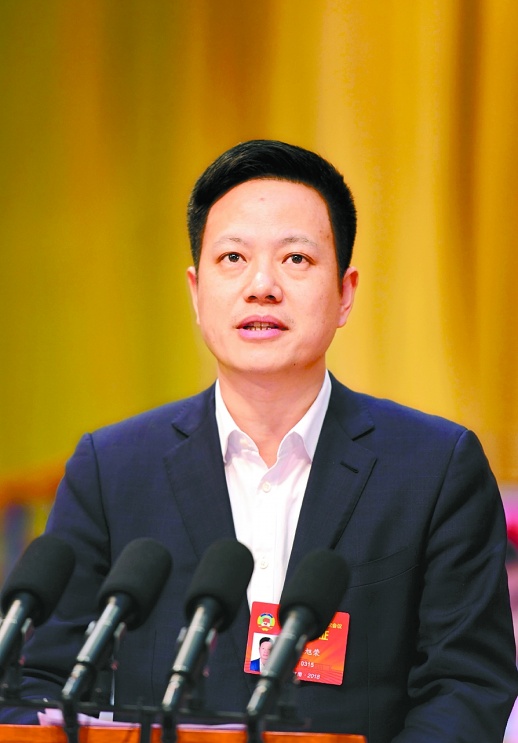 段安娜委员吴金明委员杨莉委员张灼华委员——省政协十二届一次会议