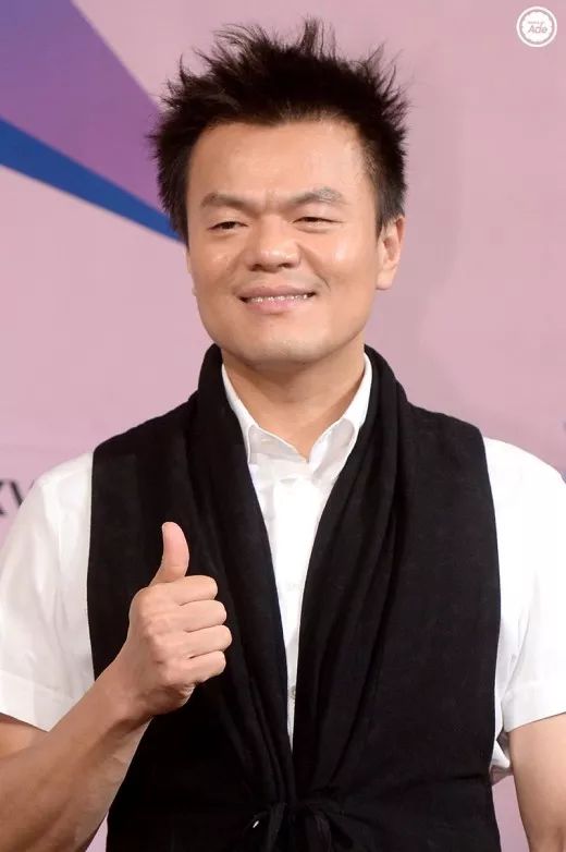 出道初期以惊人的造型示人,直到现在还是模仿对象的朴振英说过,"在