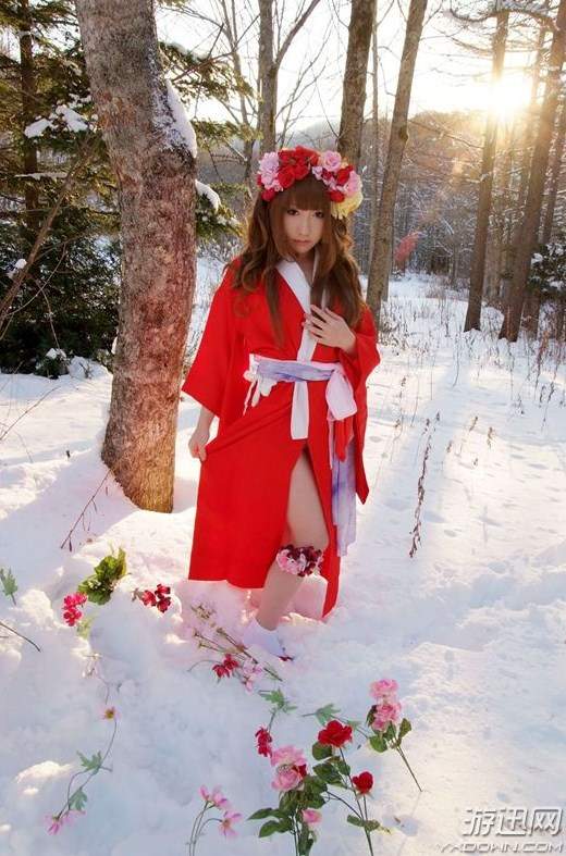 11区美少女博主晒新照 冰天雪地玩捆绑,美腿诱人!