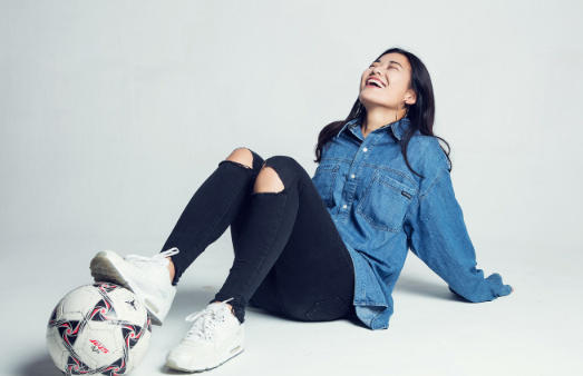 上海女足李佳悦身姿百变