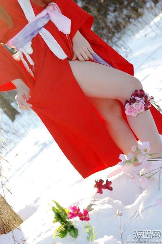 11区美少女博主晒新照 冰天雪地玩捆绑,美腿诱人!