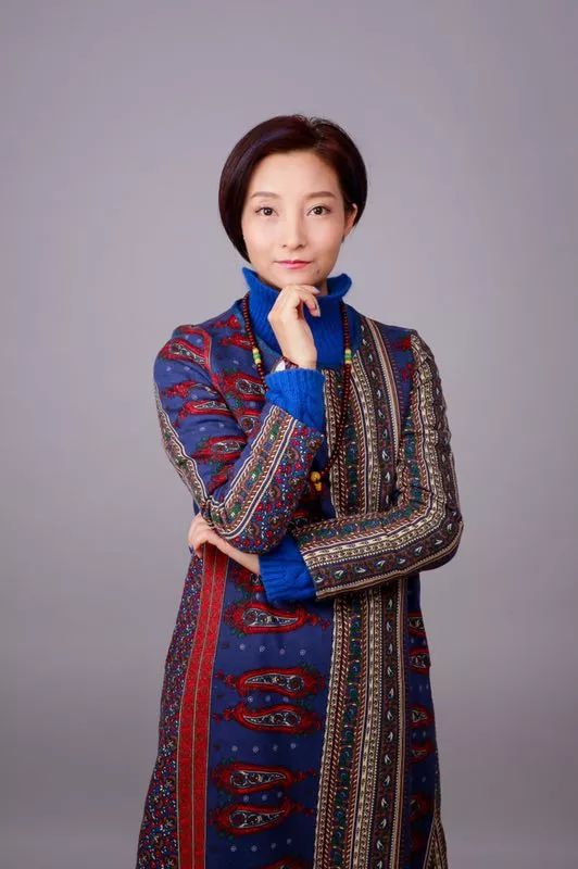 资深心理咨询师,国家二级心理咨询师闫冬,丰泽堂第四代掌舵人周颖 