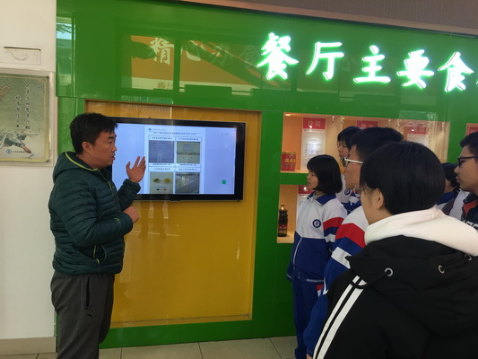 "有温度的食堂"济南一中开展学生食堂体验日活动