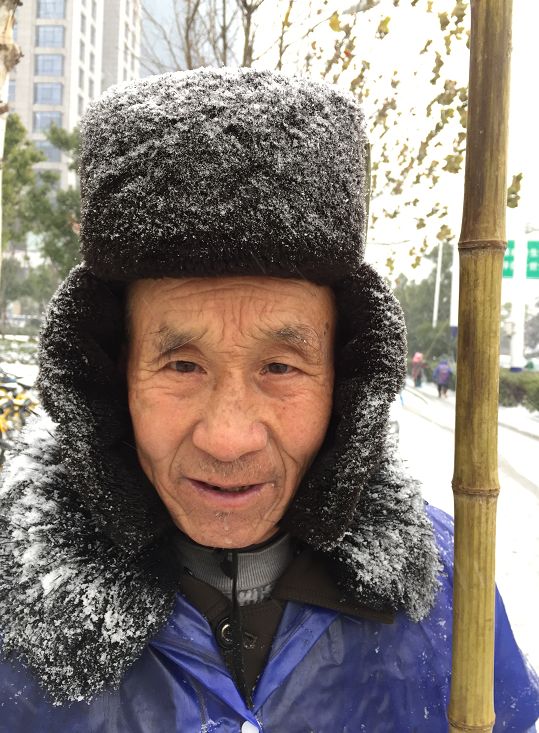 震撼大雪纷飞的夜他们是合肥最美的身影请为他们打call