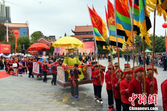 各地瑶胞齐聚“神州瑶都”欢庆盘王节|盘王节|瑶族|卢文伟_新浪新闻