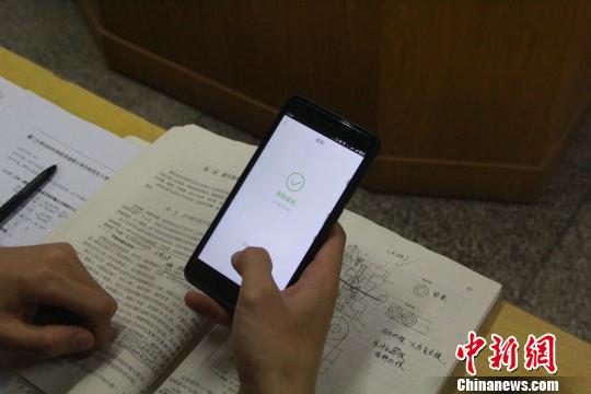 江西一高校开启"智能上课" 学生指间点"活"课堂|江西理工大学|课堂
