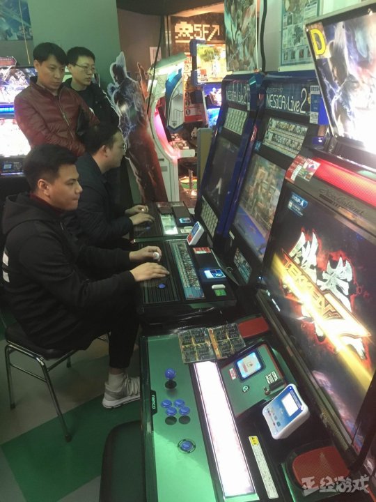 逆袭团大阪行:中国拳皇第一人在街机厅被普通路人一穿三后暴打snk员工