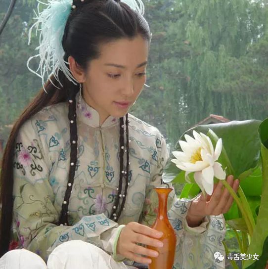 上一部剧是《再生缘之孟丽君传》,已经阔别荧幕十年多啦.