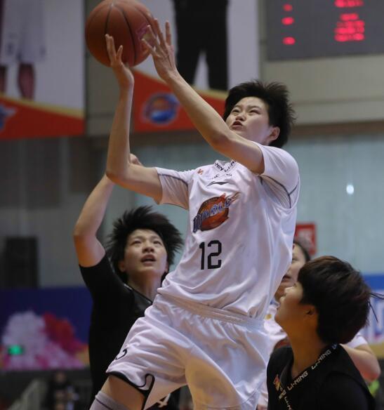 三人得分上双 四川女篮主场胜浙江