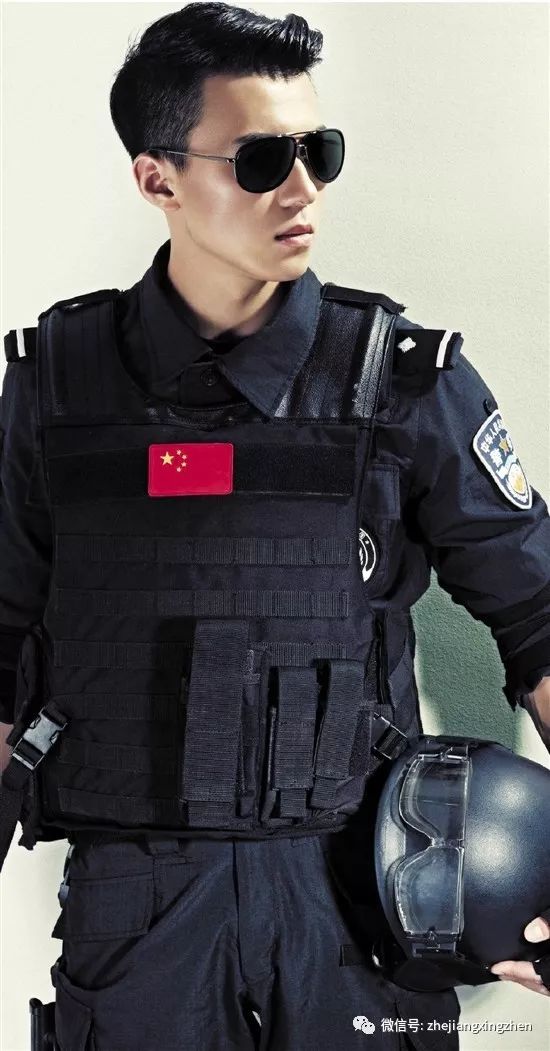 却不知道我曾扣动扳机30多万次|警察特训营|天天向上|战狼_新浪新闻